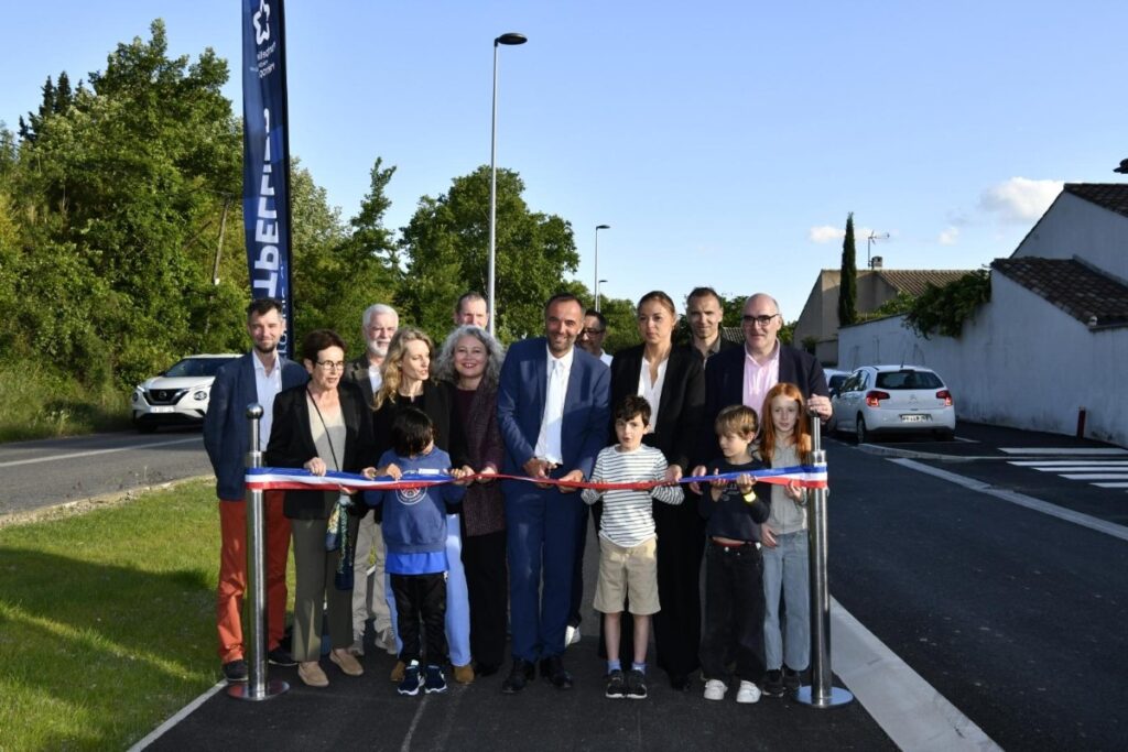 Michaël DELAFOSSE, Maire de Montpellier, Président de Montpellier Méditerranée Métropole, Florence BRAU, Maire de Prades-le-Lez, Frédéric GUEYDAN, Maire de Montferrier-le-Lez, Julie FRÊCHE, Vice-Présidente de Montpellier Méditerranée Métropole, déléguée aux Mobilités, et Jacqueline MARKOVIC, Conseillère de Montpellier Méditerranée Métropole, Déléguée au réseau cyclable métropolitain, ont inauguré le nouveau tronçon. 
Photos Ville de Montpellier

