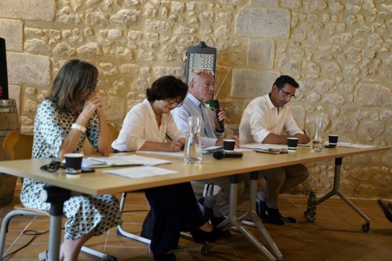 Sophie Brocas et Alain Rousset ont présenté le bilan de la phase territoriale de la conférence de la souveraineté alimentaire. Photo Région N-A.