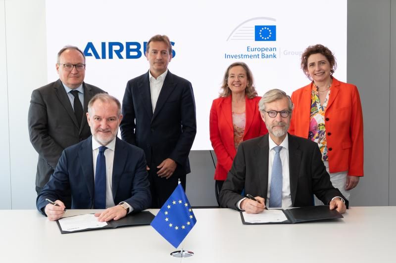 Les signataires de l’accord. Photos BEI