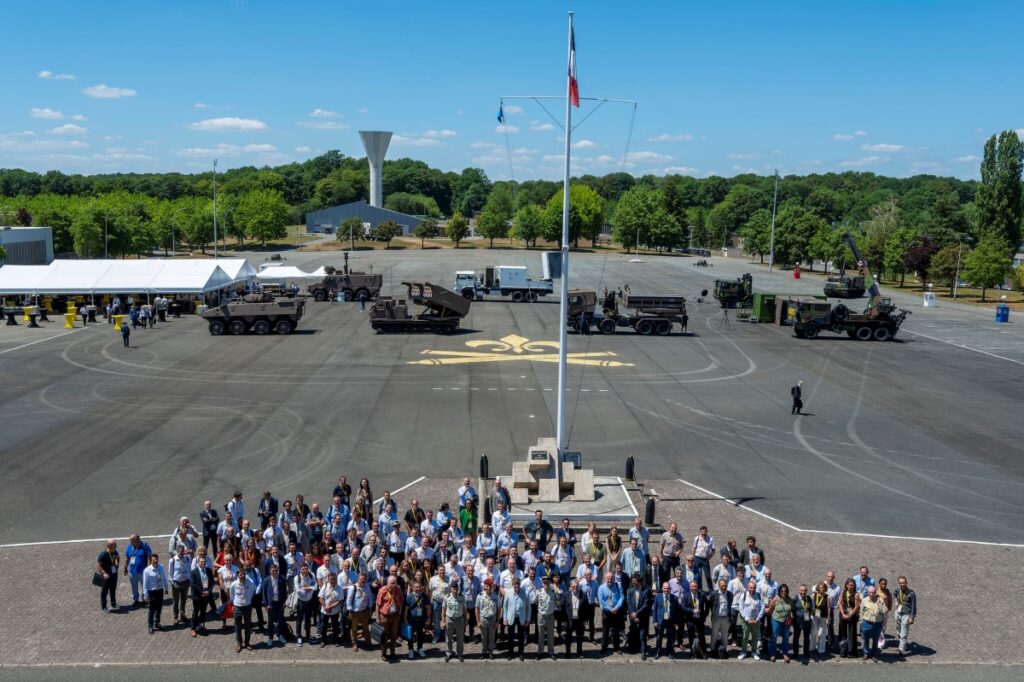 Le 2 juillet, le 1er régiment d’artillerie de Bourogne (Territoire de Belfort) a accueilli la dernière édition de la Journée découverte des opportunités de marchés dans l’industrie de la Défense. Un rendez-vous stratégique qui s’est tenu en présence de 400 participants, dont de nombreux chefs d’entreprise. Photo Région BFC