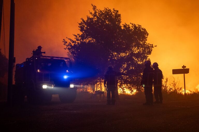 Les incendies ont ravagé 42.000 hectares de forêt en Nouvelle-Aquitaine. Service Communication SDIS 33