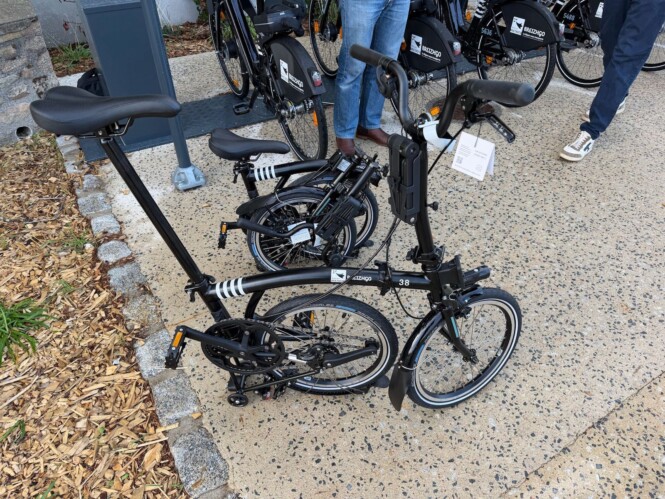 Des vélos pliants, toujours aux couleurs de BreizhGo, sont aussi disponible à la location.
