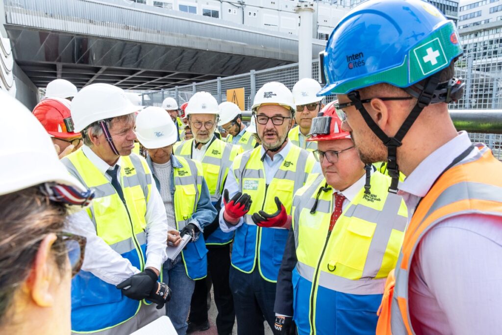 Visite guidée du chantier pour les responsables de la BEI.