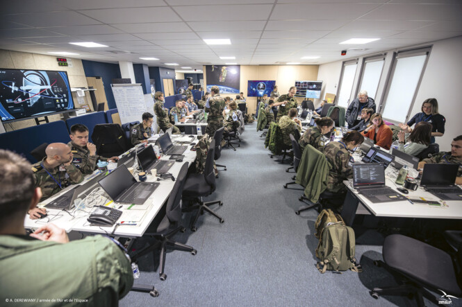 Pendant l’opération SparteX, entraînement tactique et opérationnel pour l’ensemble des unités du CDE, afin de poursuivre leur qualification aux opérations spatiales militaires. (Photo : CDE)