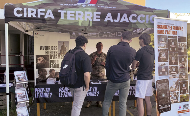 Rencontre entre des militaires du CIRFA Ajaccio et de jeunes Corses. (Photo : CIRFA)