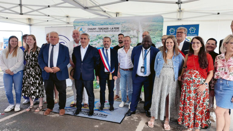 Inauguration de l’extension de la Maison de Santé Pluriprofessionnelle de la Faïencerie à Sinceny. De 11 à l’origine en 2019, 35 professionnels sont aujourd’hui présents sur le site. Devant une telle croissance, l’extension devenait indispensable. La communauté d’agglomération Chauny-Tergnier-La Fère, propriétaire du site, a pu compter sur le soutien financier de l’État et de la Région Hauts-de-France.