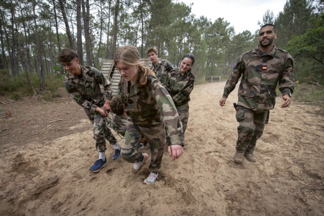 41 équipes de collégiens, lycéens et jeunes de l’EPIDE et de la PJJ ont participé à un rallye Armée-citoyens mêlant ateliers thématiques, épreuves sportives et découverte des métiers de la Défense.