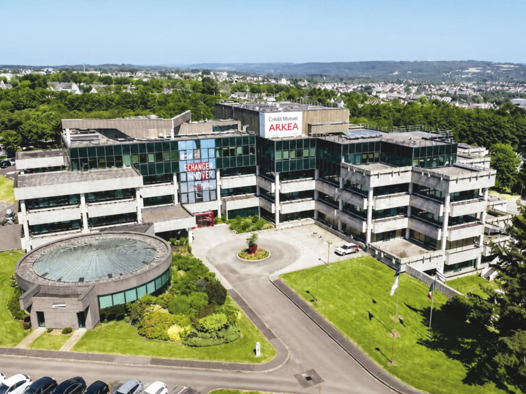 Parmi les banque bretonnes au chevet des entreprises de la défense, le Crédit Mutuel Arkéa, dans le Finistère.