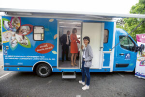 La flotte mobile de la protection maternelle et infantile permet d’aller au plus proche de la population, comme ici à Soissons.