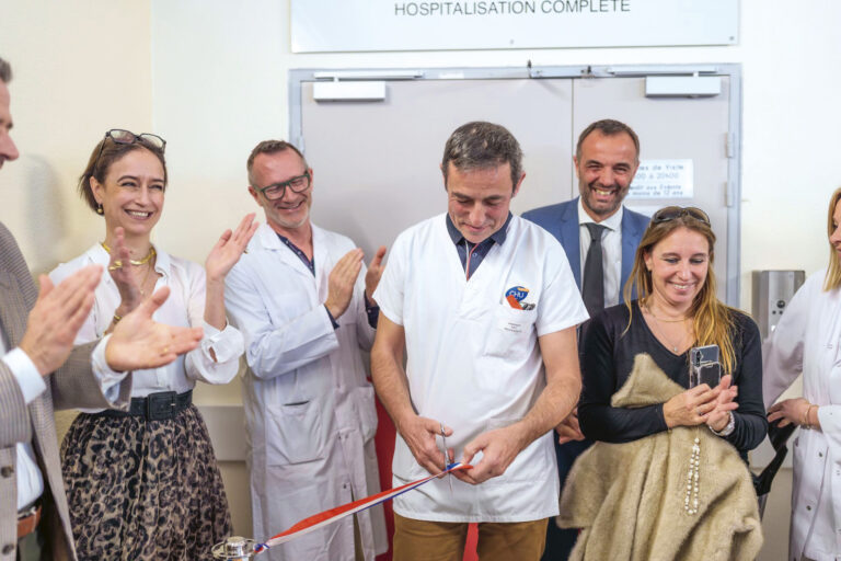Le 18 mars, inauguration du nouveau service d’oncologie médicale entièrement rénové sur le site Saint-Eloi, en présence de Michaël Delafosse, maire de Montpellier et président du Conseil de surveillance du CHU, d’Anne Ferre Villeneuve, directrice générale du CHU, et du Pr Éric Assenat, Chef du service d’oncologie. Un service de 24 lits, dont 6 dédiés aux soins palliatifs.