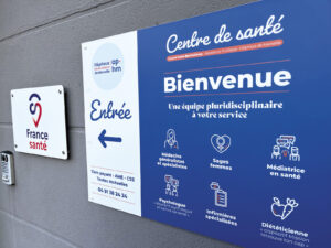 Dans les quartiers nord de Marseille, la médecine s’installe au pied des immeubles.