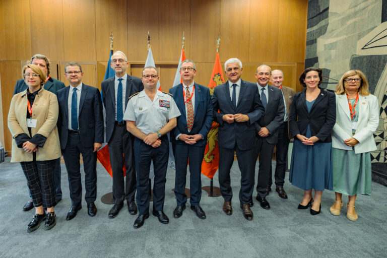 Les représentants de la Région Normandie, du Département de la Manche, de l'État français ainsi que des gouvernements de Jersey, Guernesey, Aurigny et Sercq, se sont réunis le 15 septembre dernier.