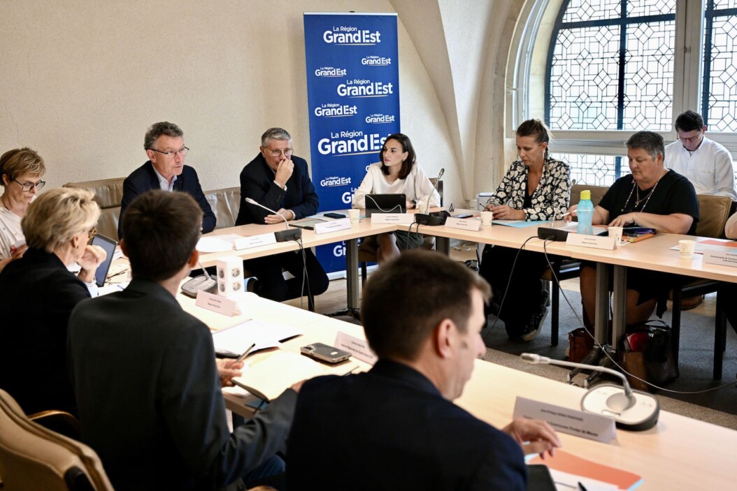 Le président du Grand Est Franck Leroy et le vice-président de la Meuse Julien Didry ont acté la création du GIP Santé Grand Est et l'ouverture de trois nouveaux centres de Santé dans la Meuse et dans les Vosges. (Photo : JL Stadler / Région Grand Est)