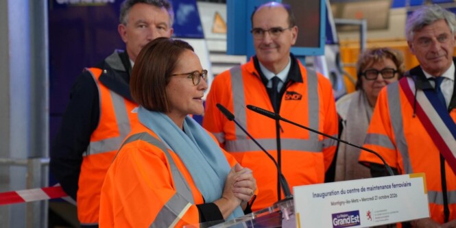 Yuriko Backes, ministre de la Mobilité et des Travaux publics (au premier plan), a inauguré le nouveau centre de maintenance ferroviaire de Montigny-lès-Metz aux côté de Franck Leroy, président de la Région Grand Est, Jean Castex, PDG du groupe SNCF, François Grosdidier, maire de Metz, Brigitte Torloting, vice-présidente de la Région Grand Est, et Jean-Luc Bohl, maire de Montigny-lès-Metz. (Photo : Ministère de la Mobilité et des Travaux publics du Luxembourg)