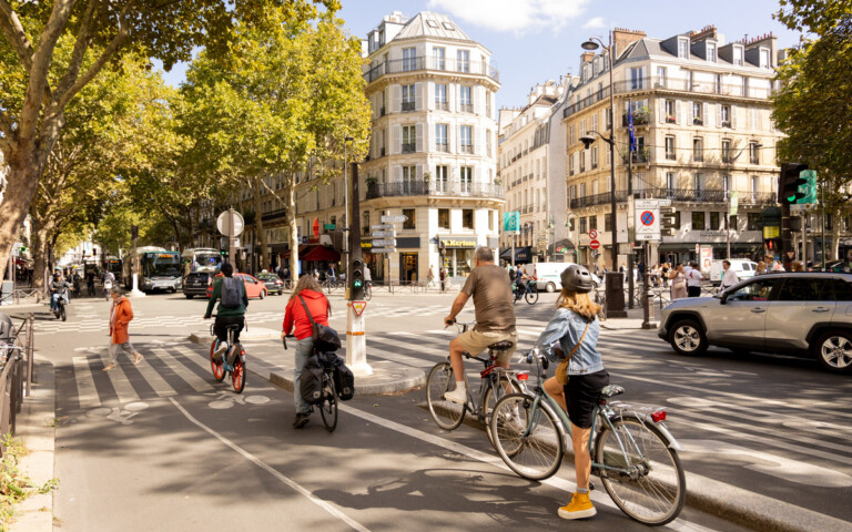 Réunis en Conseil métropolitain, les élus du Grand Paris ont voté pour près de 4,9M€ en faveur du développement du réseau cyclable. (Photo : Jean-Baptiste Gurliat / Ville de Paris)