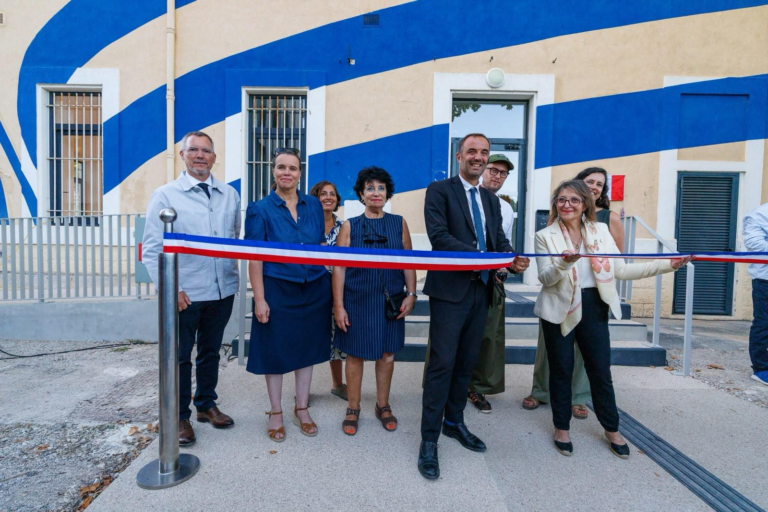 Le ruban a été notamment été coupé par Michael Delafosse, maire de Montpellier et président de Montpellier Méditerranée Métropole, et Sophie Merle, directrice de l’ESJ.
