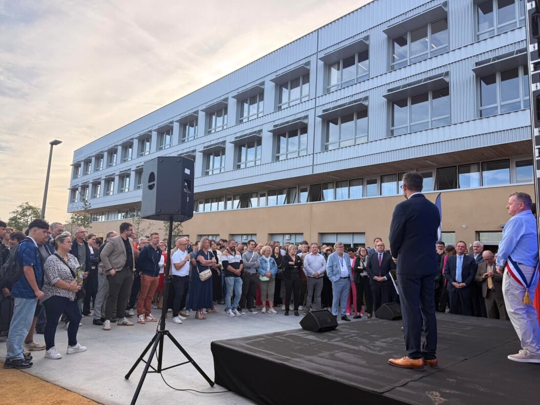 Le 1er septembre était inauguré le lycée de Saint-Philbert-de-Grand-Lieu, en Loire-Atlantique, un établissement écoresponsable en structure paille conçu pour accueillir à terme 1.500 élèves. Le 4ème lycée ouvert par la Région Pays de la Loire depuis 2022. (Photo : Région Pays de la Loire)