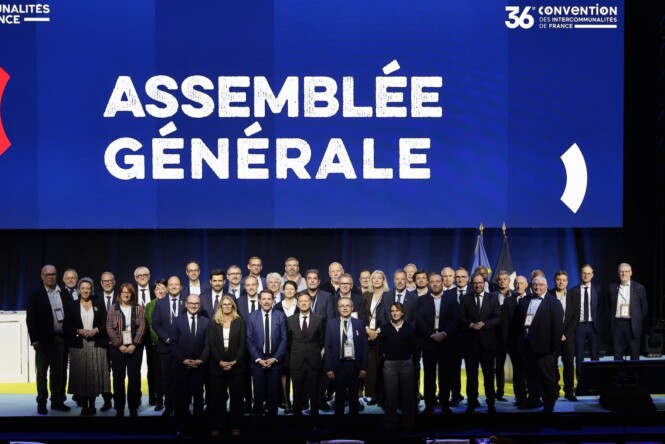 Les Intercommunalités de France ont tenu leur assemblée générale à Dunkerque le 14 octobre, l'occasion pour ses membres de faire front aux côtés des autres organisations d'élus contre le budget 2027. (Photo : Intercommunalités de France)