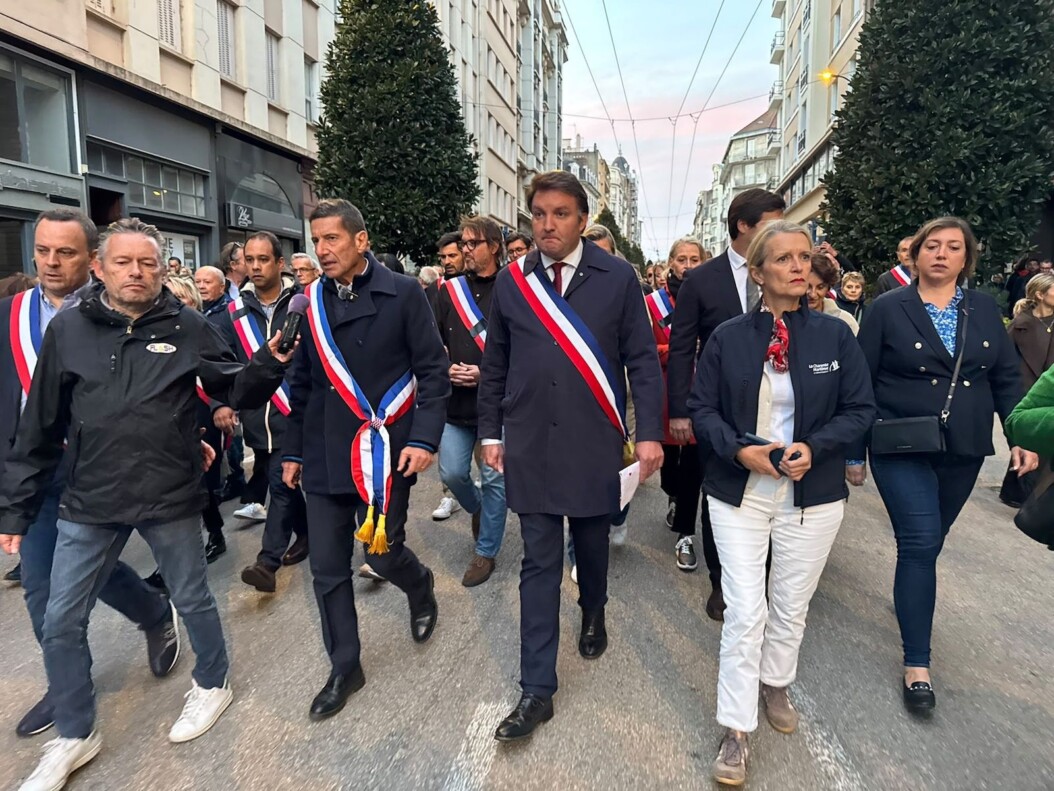 Au lendemain de la journée de violences urbaines en marge des manifestations du 17 octobre, le maire (Nouvelle énergie) de Cannes et président de l'AMF, David Lisnard (originaire de Limoges), était aux côtés du maire (LR) de Limoges, Guillaume Guérin.